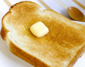 朝食は安売りパン＋高級バター「お金が貯まる」マネーハック入門