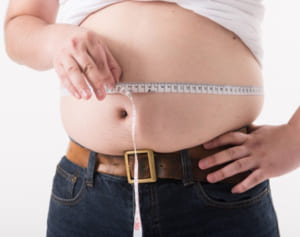 脂肪肝と診断された人、中年で太った人は心臓まわりの脂肪に注意