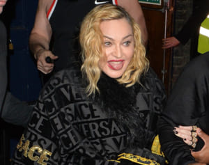 時間超過でライブ強制終了…マドンナ怒りの投稿も賛否分かれる