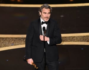 ホアキン・フェニックス アカデミー賞受賞で早世の兄に言及