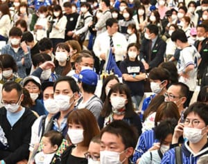 ファン800人マスク姿で参加　DeNAのイベント　選手との握手も禁止　