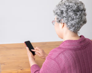 年間2千件超！高齢世代に多い「格安スマホ」の不満とは