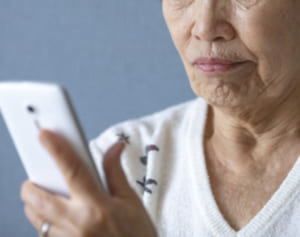 サポート薄く…高齢者が陥りやすい「格安スマホ」の落とし穴