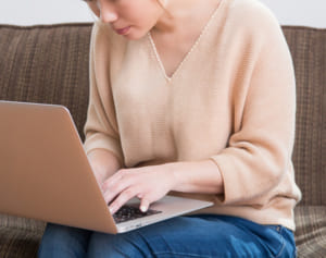 原因はスマホ、パソコン…「IT猫背」が招く“隠れ酸欠”