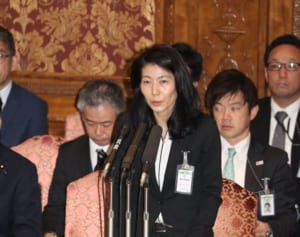 不倫疑惑官僚・大坪氏が答弁に…“コネクティング”を認めた！