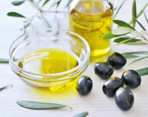 便秘を防ぎ、腸内フローラ育てるオリーブオイル納豆のすすめ