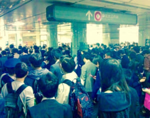 新型肺炎「万単位の感染者が街を歩いている可能性も」と医師