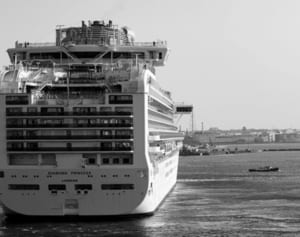 水際対策にクルーズ船…失敗繰り返す政府は今こそ全員検査を