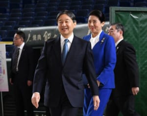 天皇陛下が糖質制限中！60歳目前、日本酒控え焼酎お飲みに