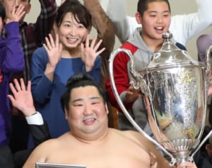 徳勝龍を変えた美人妻の懇願 アリ怖がる夫に「トカゲ飼って」