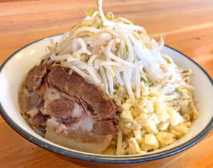 最南端の二郎系！こってりそば　「増し増し」の注文もOK　沖縄そば金太郎（南城市）＜うちなー味まーい3＞