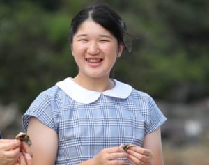 愛子さまへご提案「ご静養には大人の女性らしいワンピを」