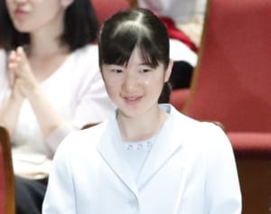 大学生の愛子さまにご提案したい“華やか”ご公務スタイル