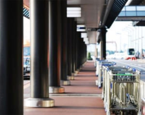 スペイン旅行の家族、新型コロナ検査中に移動は検疫法に抵触も　成田で結果待たずに沖縄へ