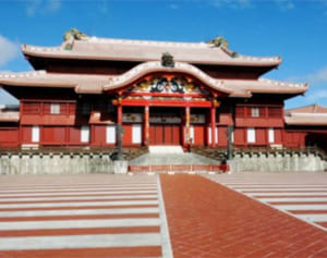 首里城正殿 26年完成　政府方針、22年から再建