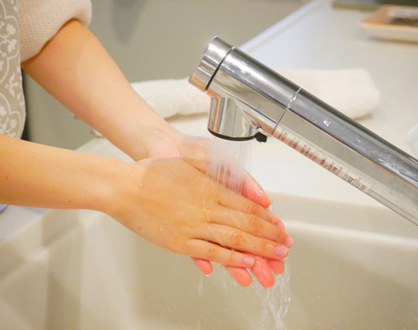 米国衛生研究所の専門医語るコロナ対策は「マスクより手洗い」