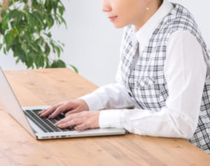 15度傾くと筋肉への負担は倍増…“首こり病”の恐ろしさ