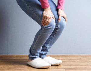 ひざの痛みを和らげる効果が期待できる！「中指ぐるぐる回し」
