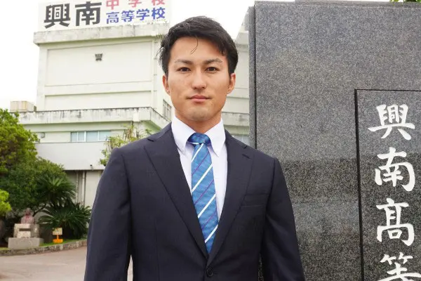 甲子園春夏連覇のエース 母校で新たな一歩 島袋洋奨さん 興南で指導者の道へ 女性自身
