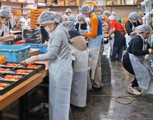 縮む清明祭、重箱売り上げ3分の1　天ぷら店絶句「かき入れ時なのに」