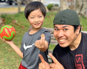 「1日10円何でもやります」　筋トレ指導に話し相手…　国吉さん「世界つなぐ」