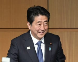 安倍首相「通勤者7割減」要請も「まずは補償を」と非難殺到