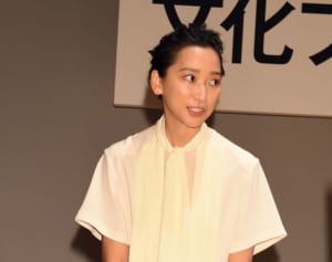 杏の弾き語り教訓動画に反響 風刺込めた命の歌へ感動続々