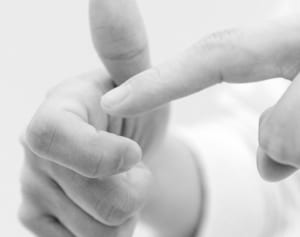 「刺さない美容鍼」第一人者が考案した「指で鍼する」メソッド