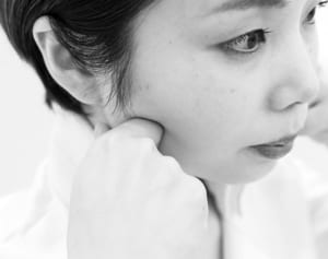 顔のたるみ対策に鍼灸師の新メソッド“ユビバリー”を実践！