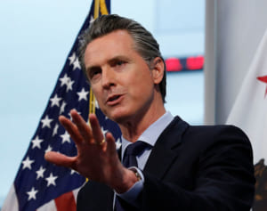 カリフォルニア州、生活苦の不法移民に500ドルの現金支給