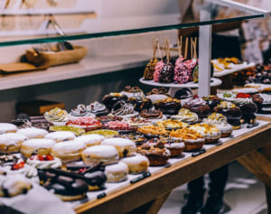 ドーナツ1個に10万円 閉店危機のベーカリーに常連客が粋な支援