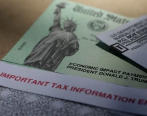 給付金13万円の小切手を全額地元レストランへのチップに