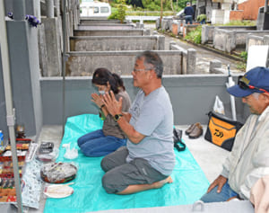 沖縄の伝統行事「シーミー」今年はにぎやかさ欠け「残念」　清明入り、コロナで人数や時間減