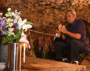 「黙っていては平和は来ない」　チビチリガマ慰霊祭　初めて参列した遺族も　沖縄・読谷