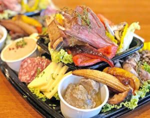 「1店でも多く生き残りたい」　飲食店がテークアウト、通販に営業変更　ライバル店の情報を共有するワケ