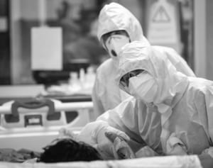 コロナ患者受け入れ病院の職員が惨状告白「大量の看護師が退職」