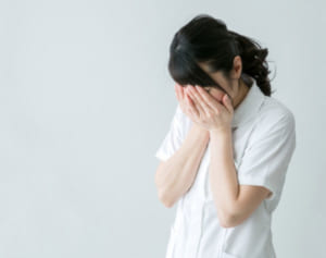 “医療崩壊現場”看護師の悲鳴「夜間は2人、1日17時間労働」