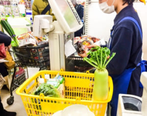 来店客から高圧的な態度…スーパー業界が訴える従業員の窮状