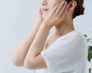 過度なクレンジングが肌トラブル招くことも…NGスキンケア3