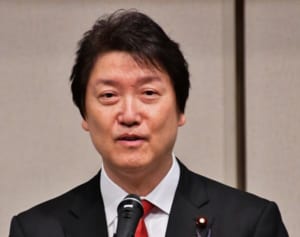 維新・足立康史議員 持論のたびに総ツッコミ…ネットも非難