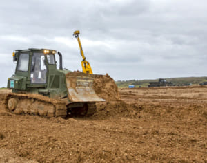米軍が伊江島滑走路を改修　訓練増える恐れ　補助飛行場「運用能力を最大化」