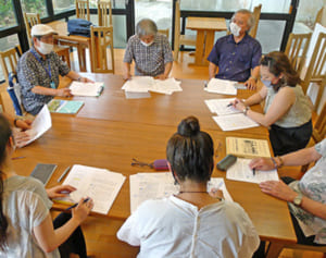 沖縄全戦没者追悼式　平和祈念公園で開催を　識者ら30人が知事要請へ