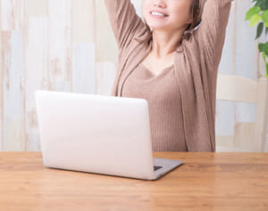 巣ごもり生活ではPC操作の姿勢に注意、30分に一度は深呼吸を