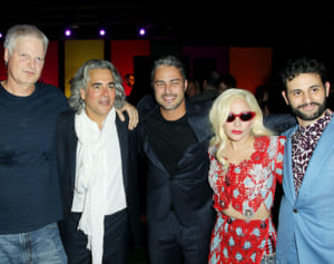 富豪の映画プロデューサーが自殺「人と会えず鬱状態だった」