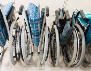 コロナ集団感染乗り越えた老人ホーム明かす「1人で30人をケア」