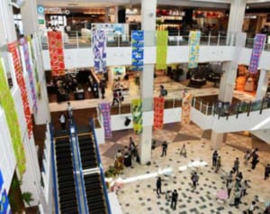 「おっしゃれー」なイーアス沖縄豊崎、あすオープン　水族館にビーチも隣り合わせ　報道各社に内覧会