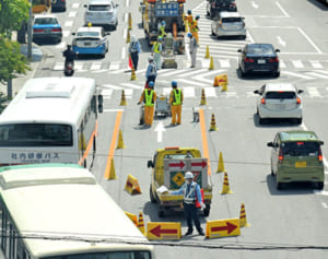 「黄色車線」間違えて引いちゃった　那覇市役所前の県道39号、5時間後に修正