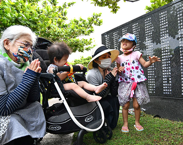 沖縄慰霊の日、20万人余の魂に祈る　昼前から平和祈念公園で追悼式【6月23日】