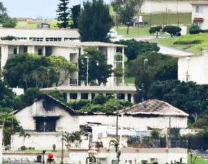 嘉手納基地火災、軽症者倍増100人に修正　米軍「塩素ガス基地外に出ず」