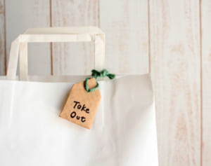 急増するテイクアウト　ふた裏の水滴は食中毒菌の繁殖源に